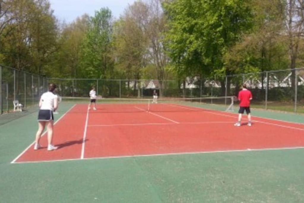 Vrijstaande Recreatievilla Met Ruime Omheinde Tuin Posterholt Buitenkant foto